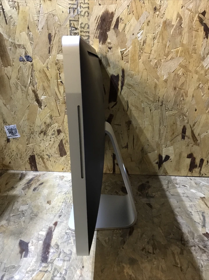 Apple iMac A1224 Mid 2007 Core 2 Duo 20”  250GB 4GB RAM  No OS - Image 2 of 4