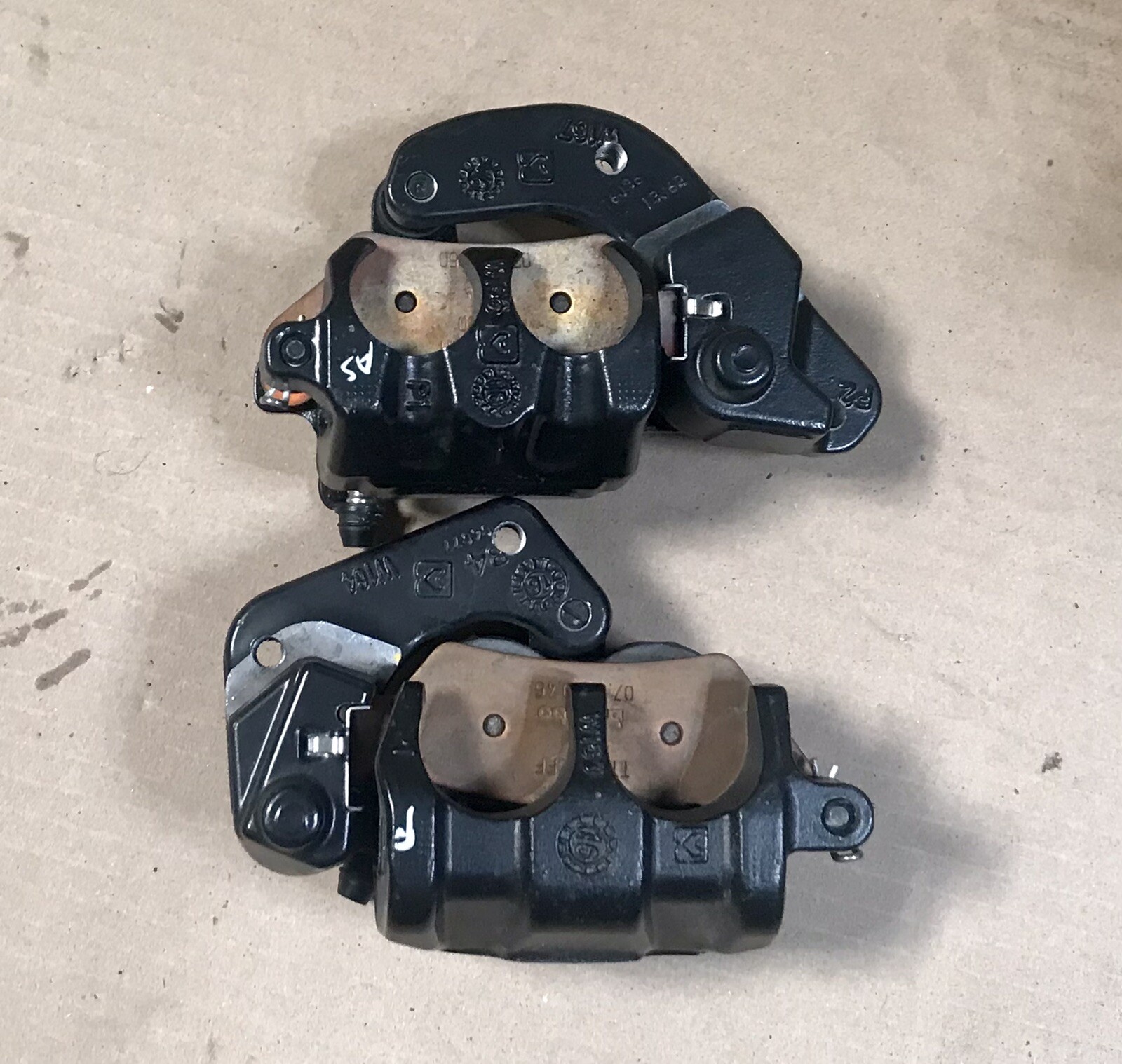 OEM HARLEY DAVIDSON BRAKE CALIPERS 41300158A 41300159A eBay