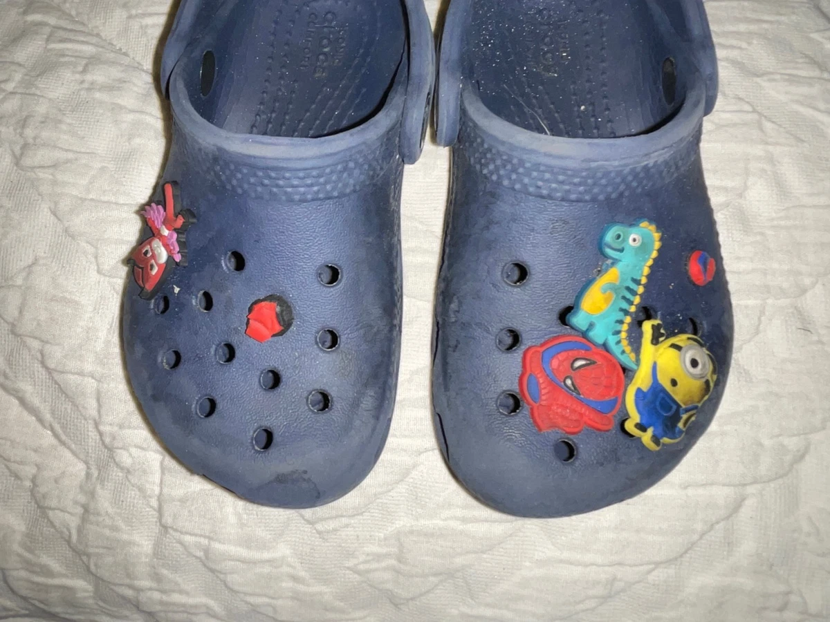 Crocs Kids Classic Clogs; Water Shoes; Navy Blue; Boys Size 8 w/four charms