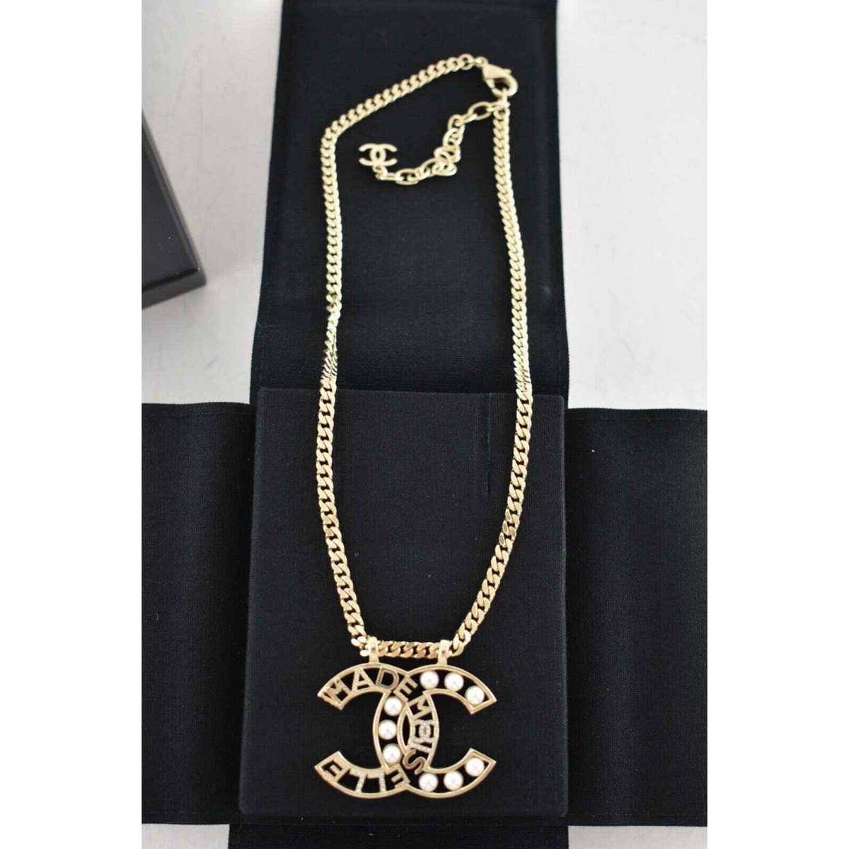 chanel cc logo pendant necklace
