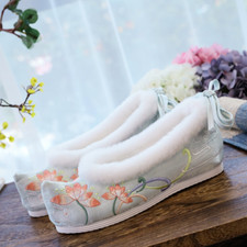 Ancient Hanfu Costumes Velvet Shoes Female Inner Increased Embroidered Shoes