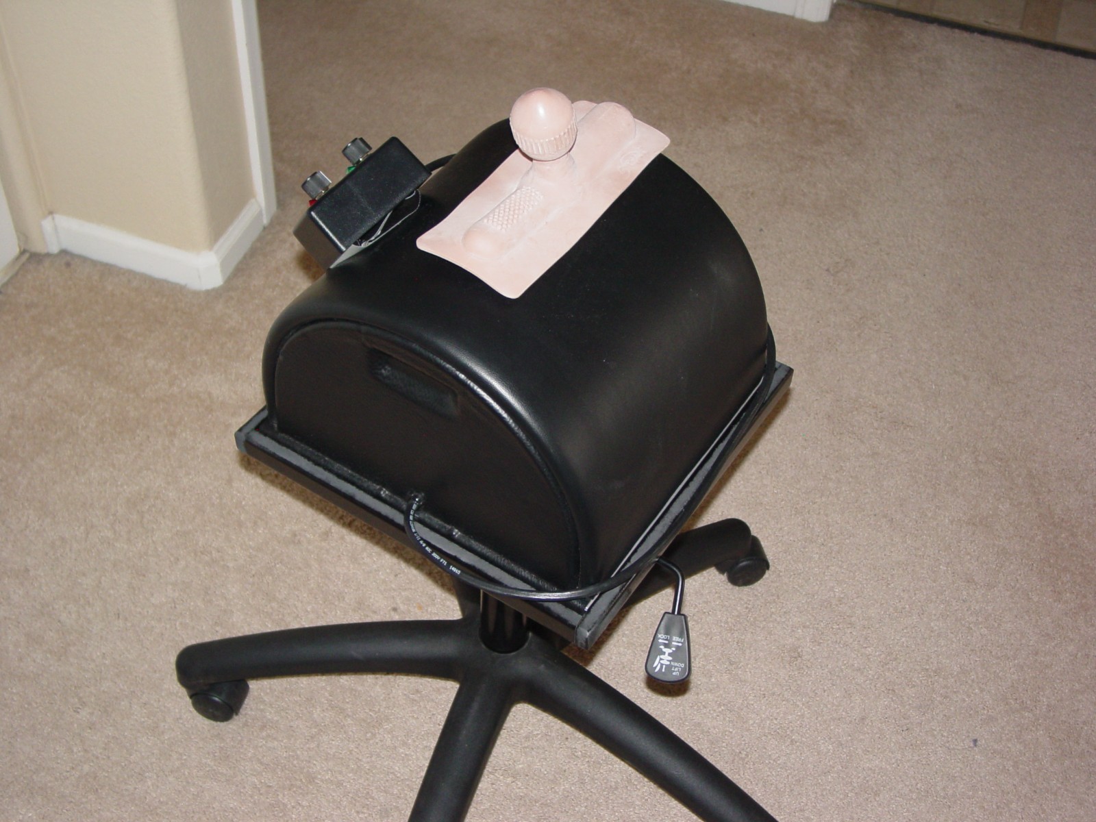 Soporte ajustable Sybian Machine Air (23” – 31”) para altura perfecta (color negro)