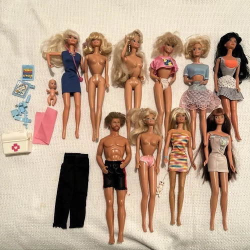 Lot of 10 Barbies MATTEL vintage 90s & Excellent w clothing accessory lot