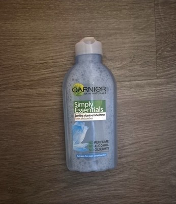 Garnier Skin Naturals Simply Essentials Soothing Vitamin-Enriched Toner 200ml