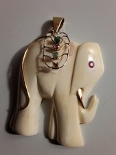 Ciondolo elefante materiale prezioso, oro giallo 18 kt. e pietre vintage.