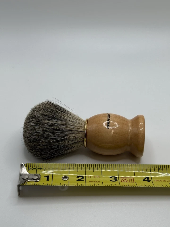 Cepillo de afeitar perfecto Badger con mango de madera Foto 3 de 4