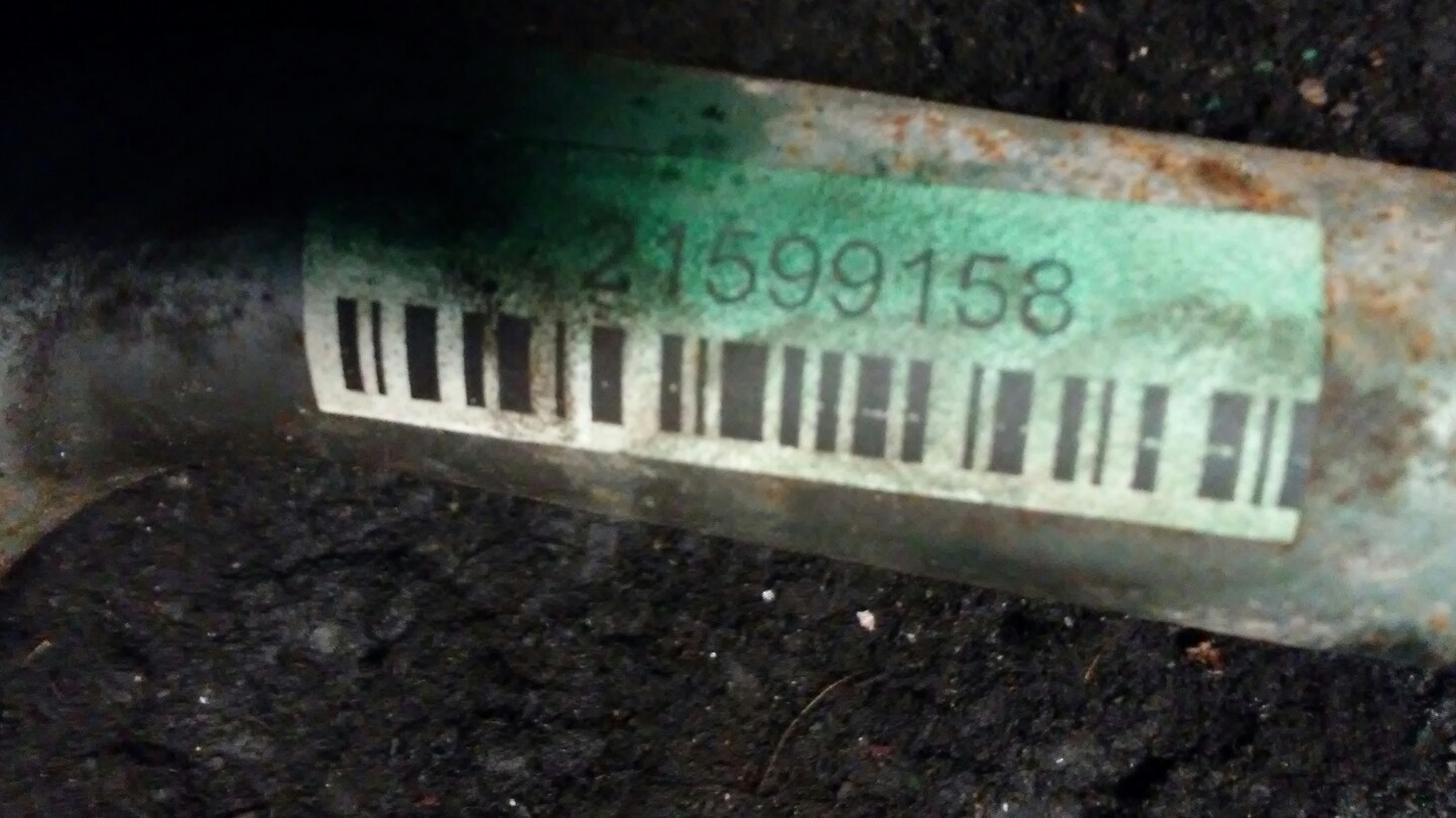 VOLVO CONNECTOR AND OIL RETURN PIPE 20817786 21599158 | eBay
