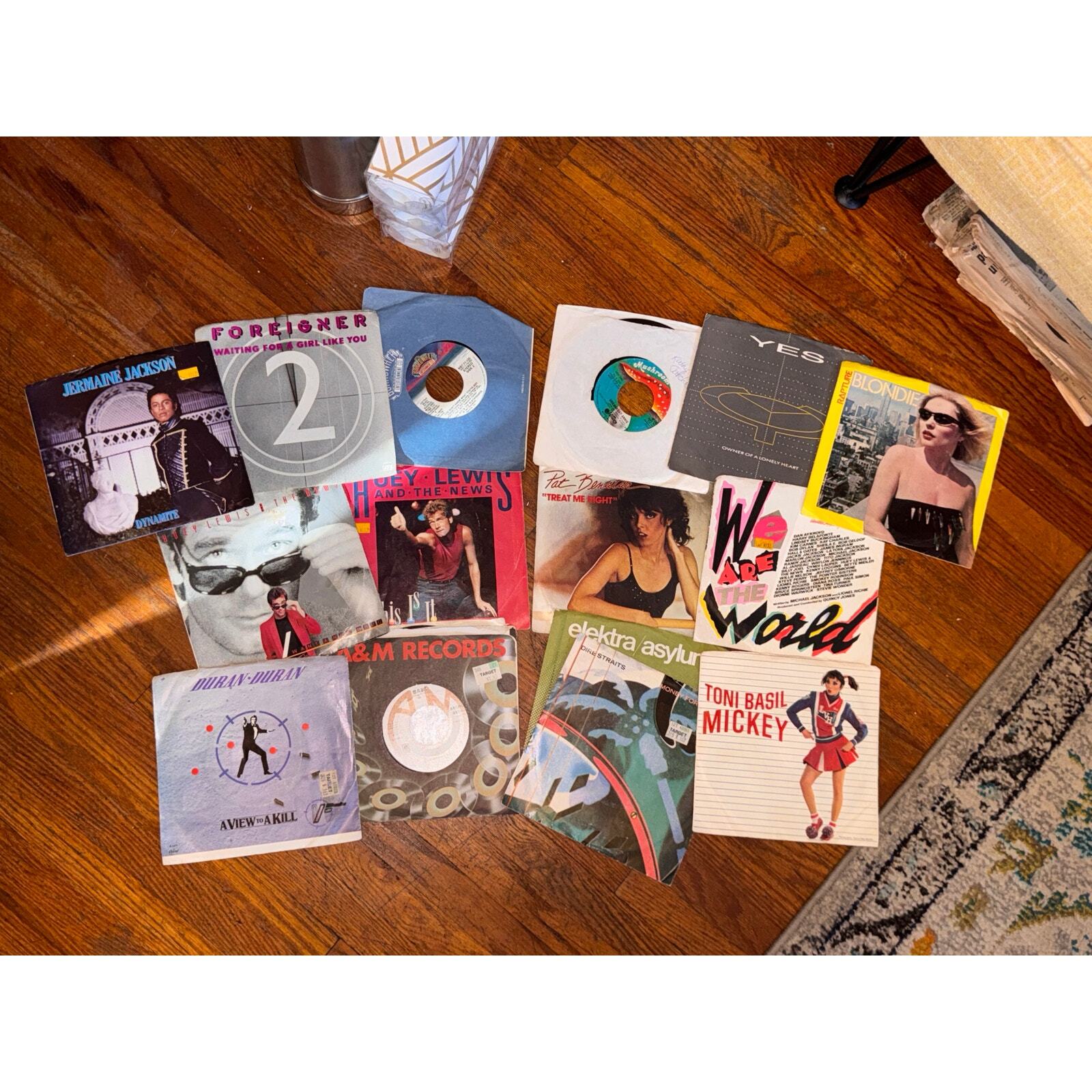 Lot of 15 Vintage Iconic 80’s 7” 45rpm LP’s Blondie, Styx, Foreigner, Queen ++