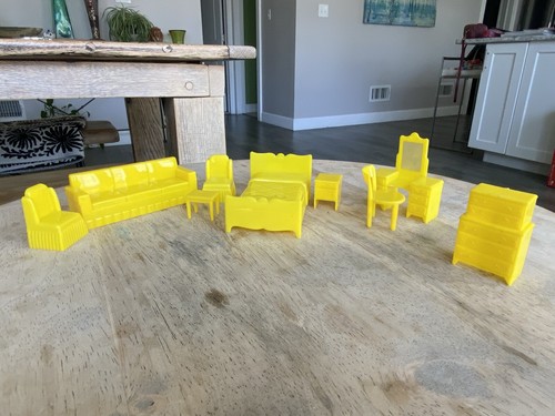 Marx BEDROOM SET Vintage Tin Dollhouse Furniture plastic yellow vanity sofa - Picture 3 of 24