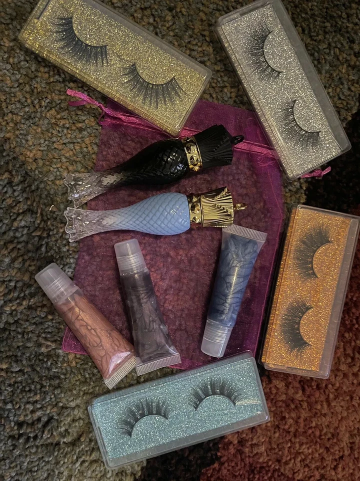 brillo de labios y pestañas Foto 2 de 4