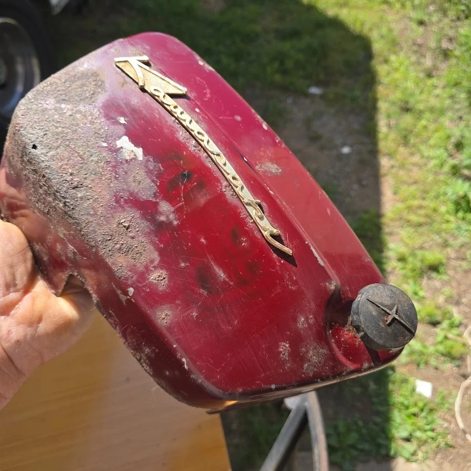 KAWASAKI 1967 F2 175 CUBIERTA LATERAL PANEL EMBLEMA INSIGNIA PERILLA Foto 4 de 4