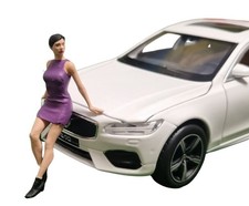 ATLANTIC - Figurine en robe de couleur violette – Femme adossée - 1/32 - ATLA...