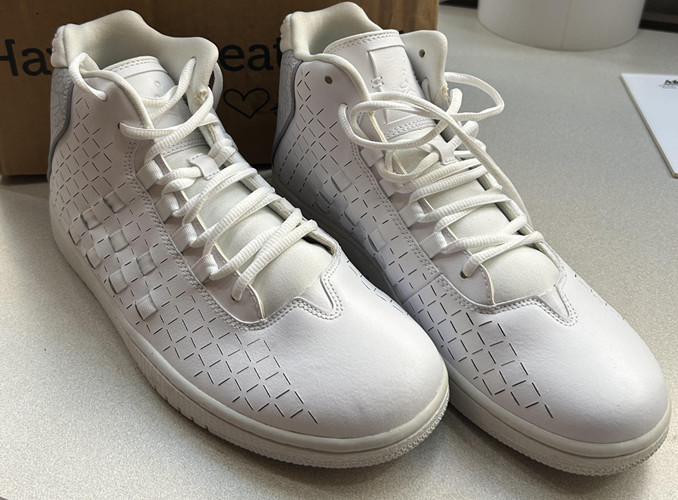 2014 705141-101 White Wolf Grey Men&rsquo;s 10.5