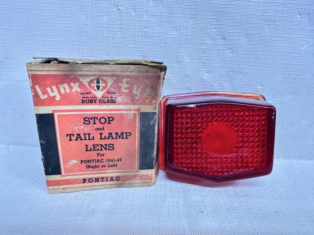 1941-1947 Pontiac NORS Tail Lamp Light Lens Glass Lynx Eye 1942 1946