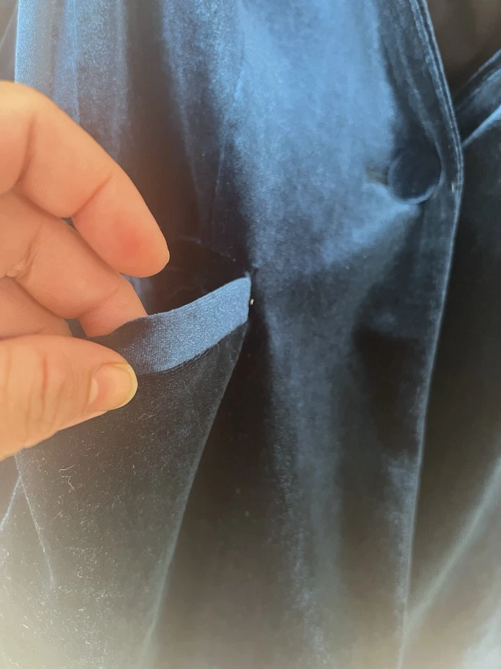 Women's Blue Velvet One Button Lined Pockets Blazer , Jacket Size 6 - Image 4 of 4