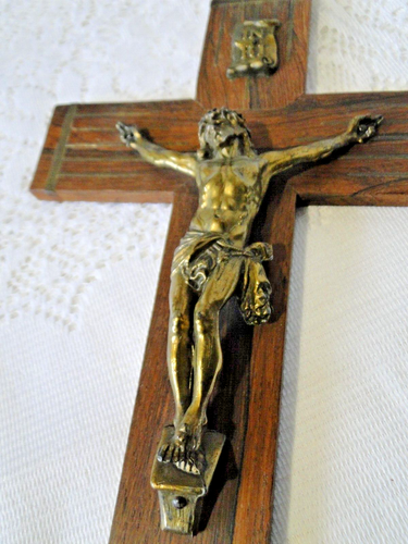 CRUCIFIX INRI Bois Jésus Christ couleur dorée N2 Religion - Photo 9 sur 10