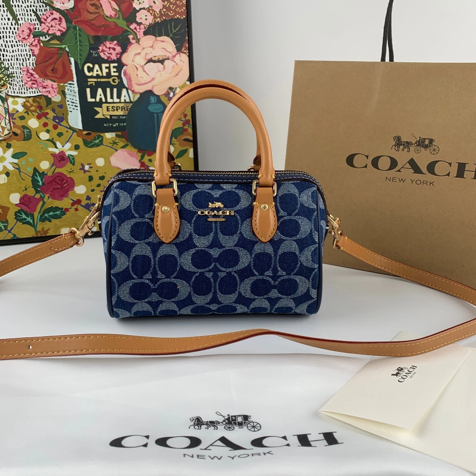 Borsa a tracolla Coach Mini Rowan nuova con etichette in denim firmato con ciondolo ciliegia CY742