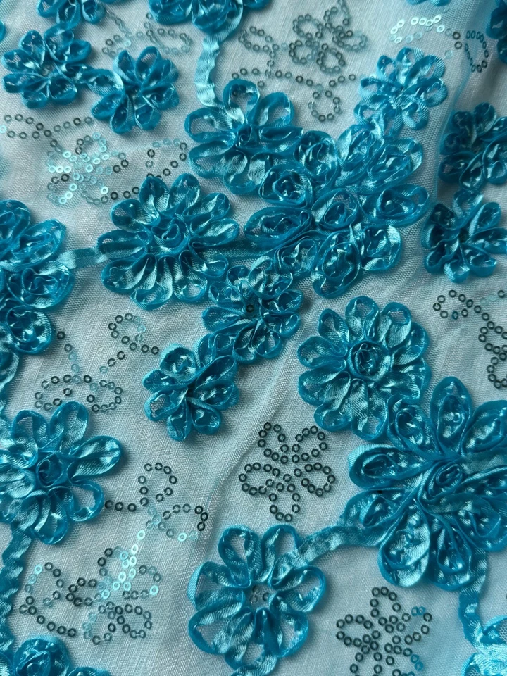 Fita de cetim poli floral aquático 2 jardas x 60 pol. lantejoulas em tecido de tule aquático - Imagem 4 de 4