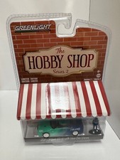 GREENLIGHT HOBBY SHOP Series 22015 NISSAN GT-R WITH RACE CAR DRIVER 8E