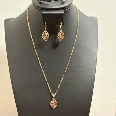 Xuping Jewelry Gold Pleated Elegant Leaf Design Gold Tone Multicolored Gemstones