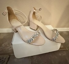 DB Studio Wedding One Strap Heels Creme W/Rhinestone Embellished Toe Strap NEW 