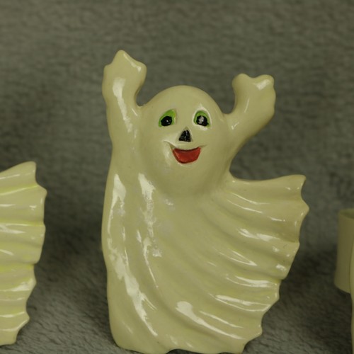 Happy Ghosts Napkin Rings Halloween Spooky Green Eyes Resin Set of 4 3.5x2.5 - Picture 3 of 19