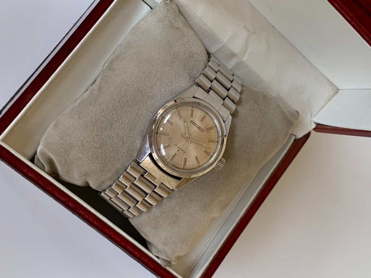 1974 Vintage Seiko 667970 Manual Wind 31mm Boy Size Silver