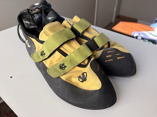 Evolv Shaman Rock Climbing Shoes — Men’s US 12.5 — Gold/Grey + Chalk Bag
