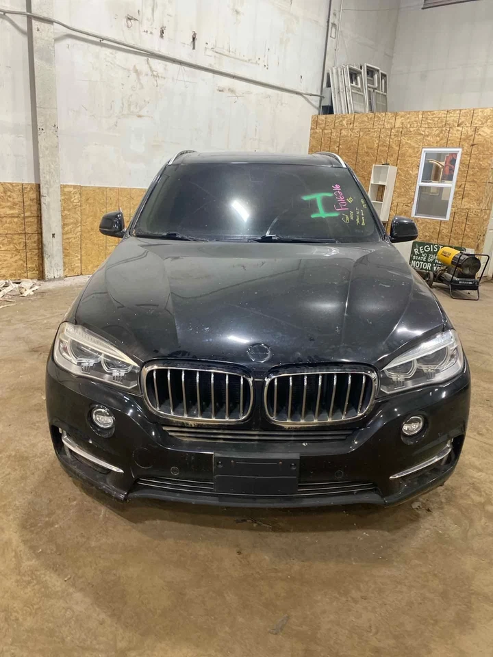 Brazo de control inferior delantero izquierdo delantero usado se adapta a: BMW X5 2015 delantero Foto 2 de 4