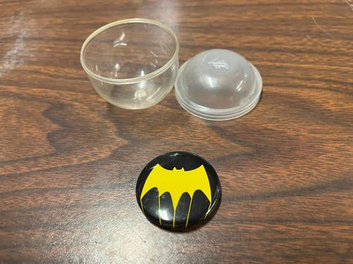 VTG 1980s Batman Clothing Pin Gumball Machine Prize