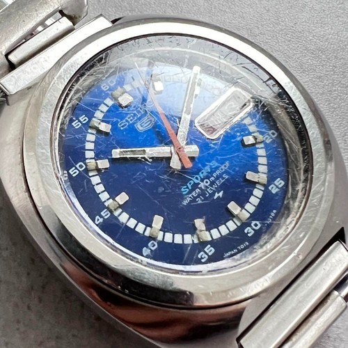 Orologio Vintage Seiko 5 Sports 7019-7050 Quadrante Blu Data Giorno Automatico dal Giappone - Foto 4 di 10