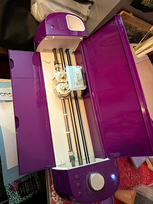 Cricut Explore Air 2 Electronic Die Cutting Machine Purple Barely Used. Tested