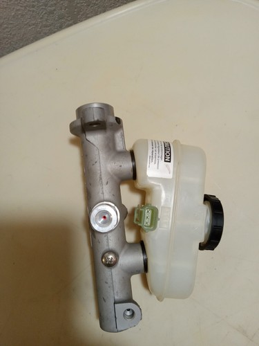 GENUINE MOTORCRAFT / FORD BRAKE MASTER CYLINDER BRMC-109 / E8AC-2C301-AA - Picture 5 of 8