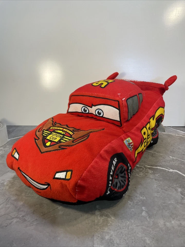 Almohada de felpa Lightning McQueen de Disney Pixar Cars taza de pistón de 18" usada de buena manera Foto 3 de 4