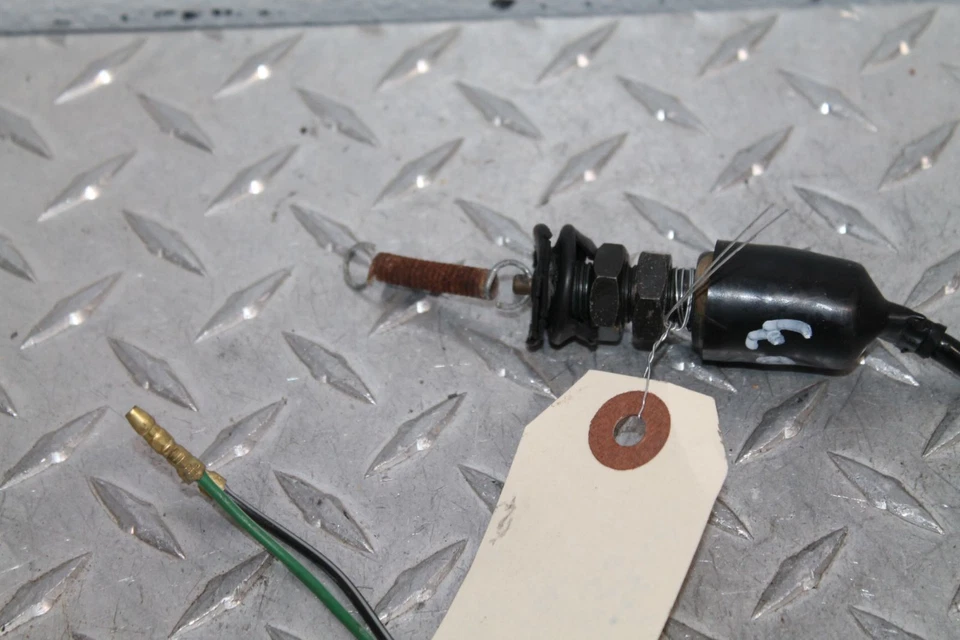 Interruptor de luz de freno trasero Suzuki GS450GA 1982 SUZUKIMATIC 37740-48071 Foto 2 de 2