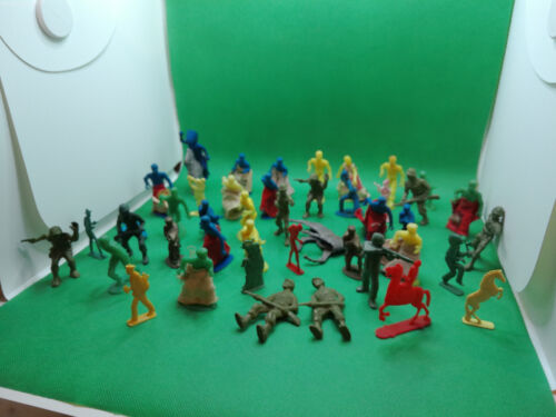 lot 45 Toy plastic vintage soldiers some flat multi colored - Picture 1 of 6