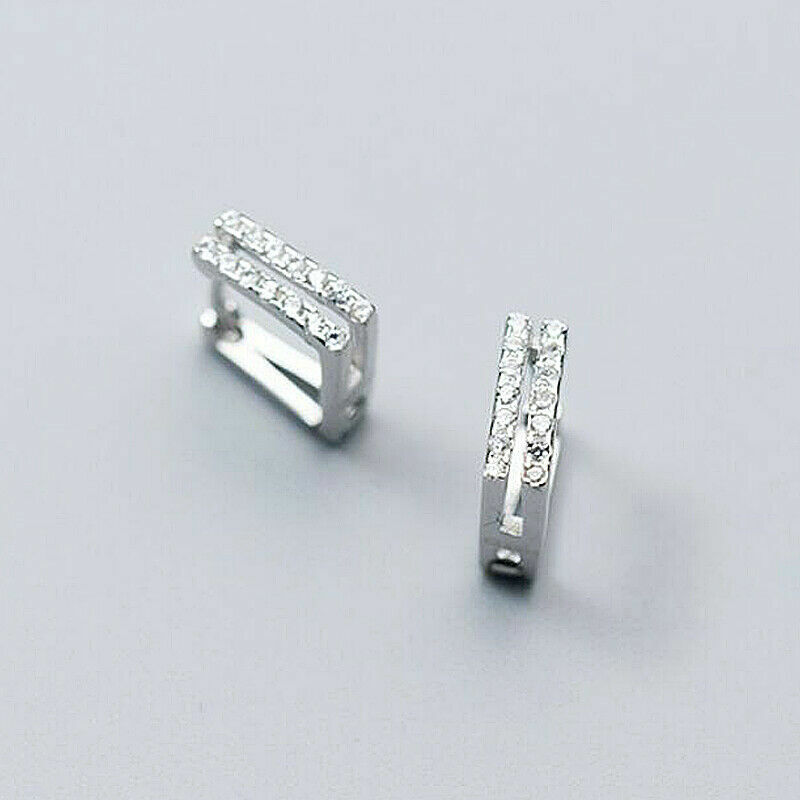 Orecchini Huggie Quadrati In Argento 925 Con Zirconia – Cerchio Piccolo E Luccicante A1843