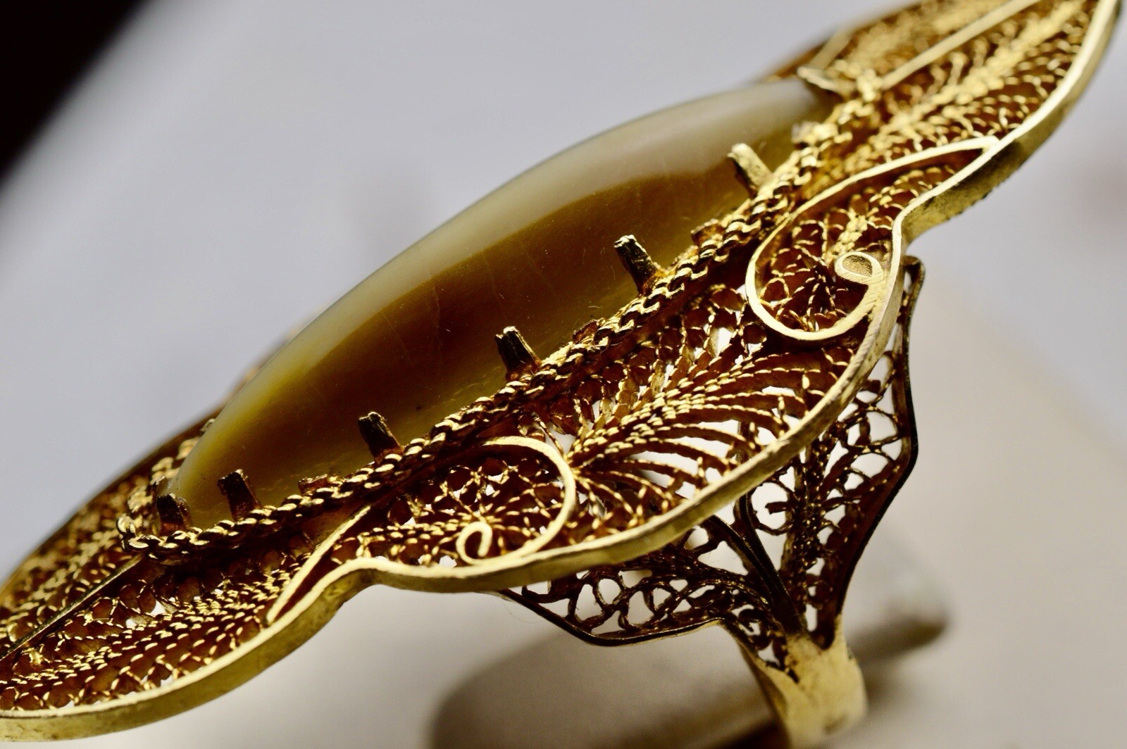 Solid 22K Gold Large Shield Cats Eye Ring Victori… - image 8