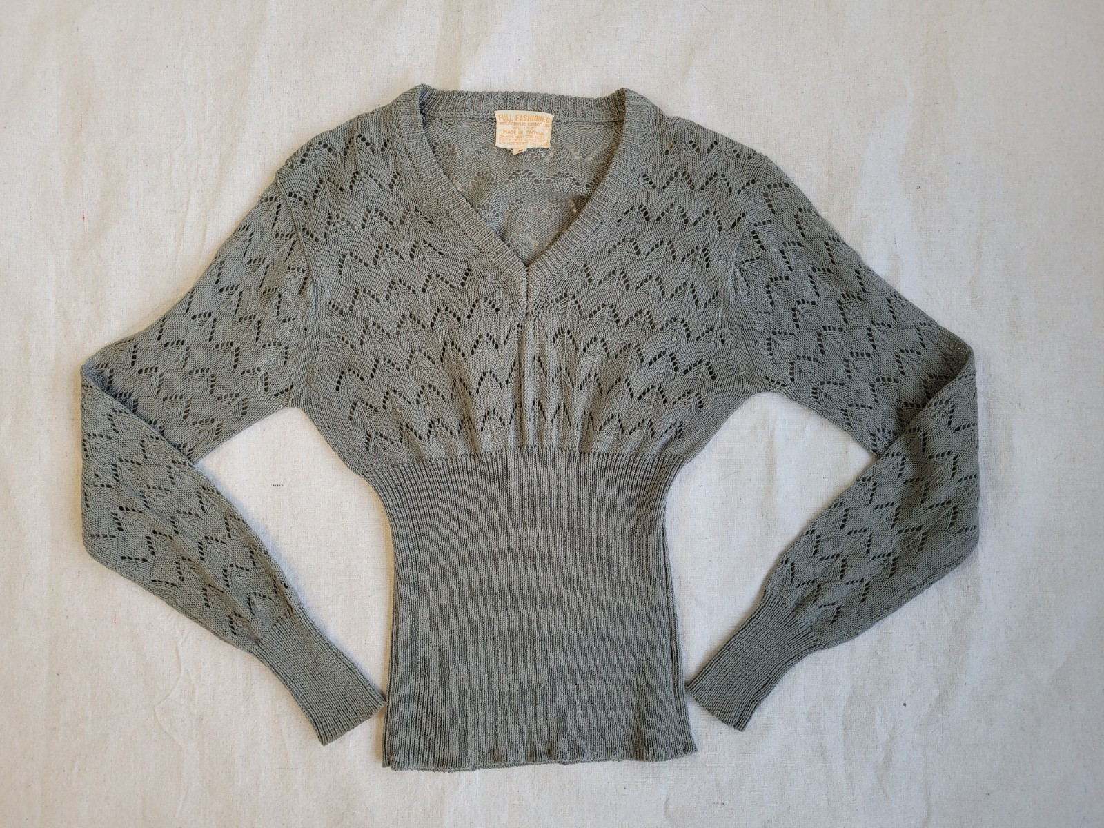 1940s Open Knit Grey w Green/Blue Undertones V-neck Sweater Women’s Sz XS/S