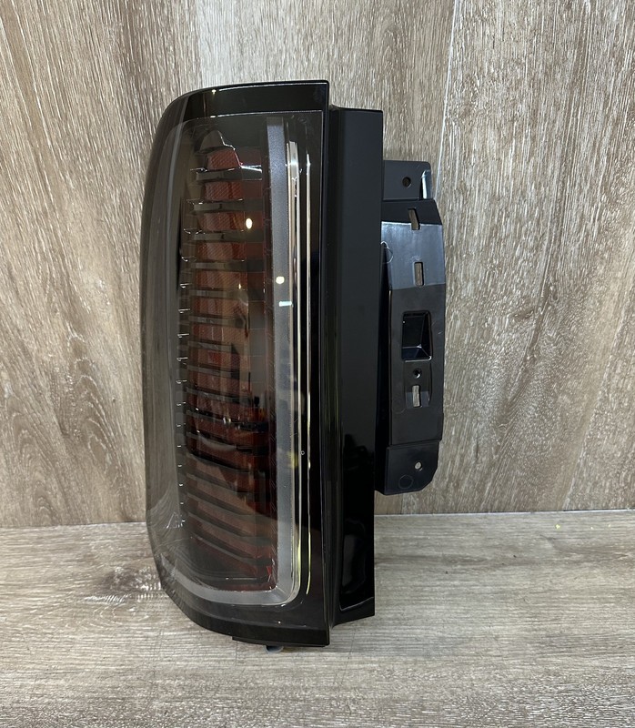 2026 CADILLAC VISTIQ LH TAIL LIGHT ASSY OEM PART # 42924031