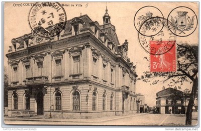 33 COUTRAS - Das Rathaus, Übersicht