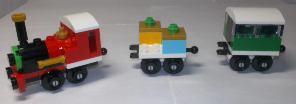 LEGO 30584 Winter Christmas Train, photo 4 of 5