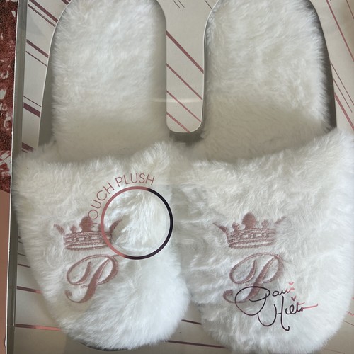 Paris Hilton A Spa Day 3 piece Slipper set Diamond Petals Cream New In Box - Picture 3 of 8