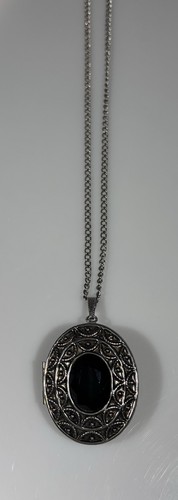 Vintage Avon Pin/Pendant Silver Tone Perfume Locket Compact Circa 1966 - Picture 4 of 8