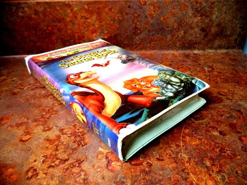 LAND BEFORE TIME, THE SECRET OF SAURUS ROCK (VHS 2001) - Picture 4 of 8