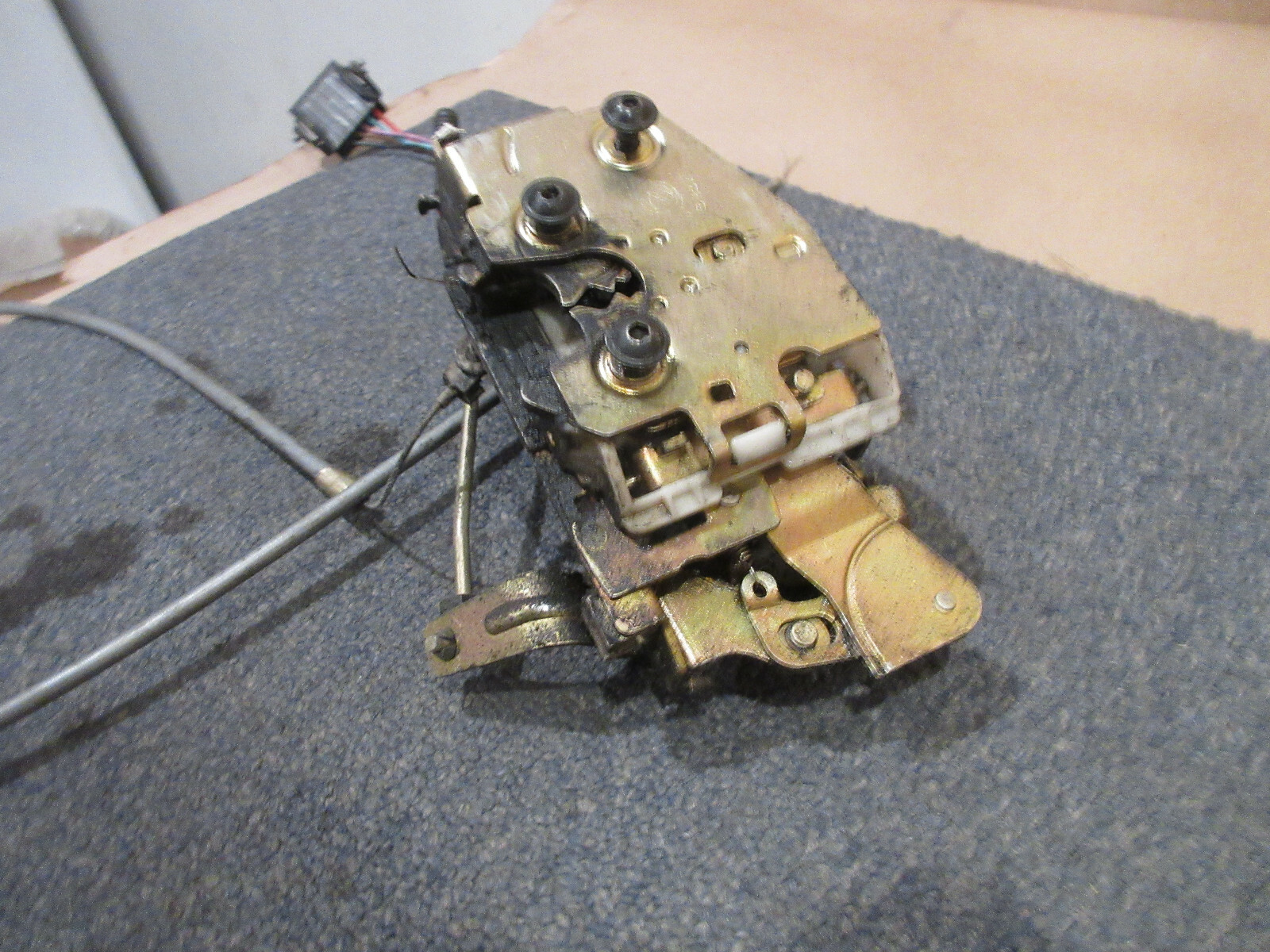 Ferrari, 355-348  RH Door Lock With Cable / Actuator  -P/N 64685200
