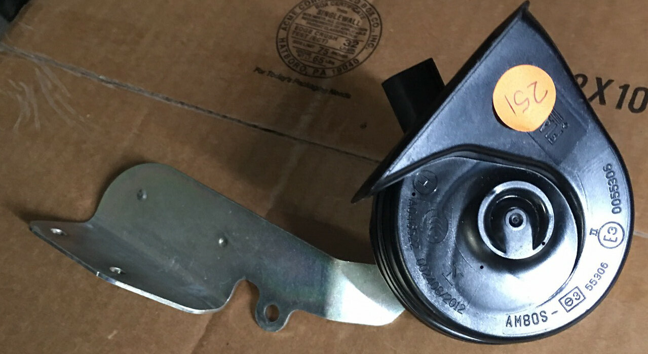 2012-2014 MERCEDES E-class W212 Left Side Signal Horn Low Tone OEM 