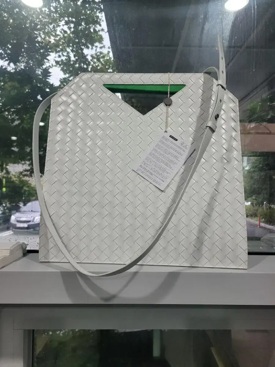 Bottega Veneta 4.8M Won Brand New Crossbody Leather Tote Blood Bun