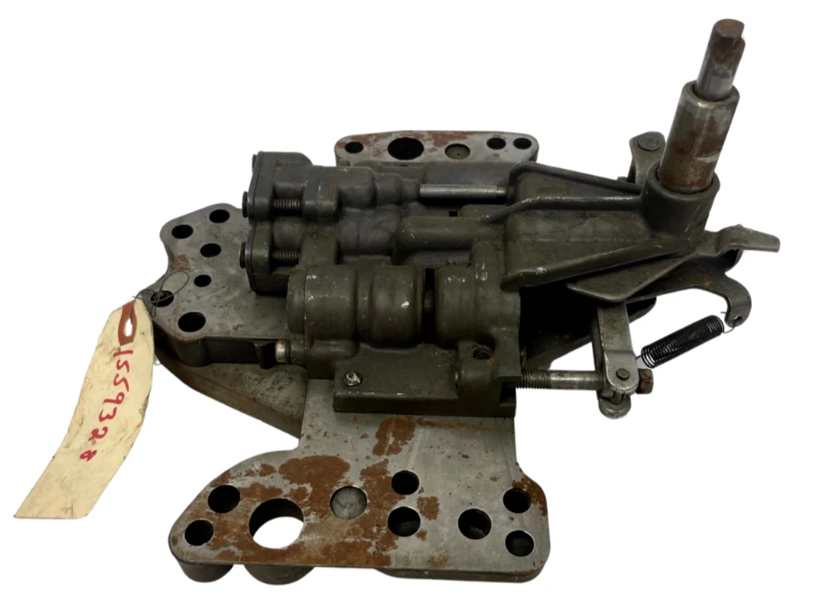 Chrysler New Yorker Windsor 1953 8 cilindros carrocería Powerflite y válvulas 1559328 nuevo en stock Foto 2 de 4