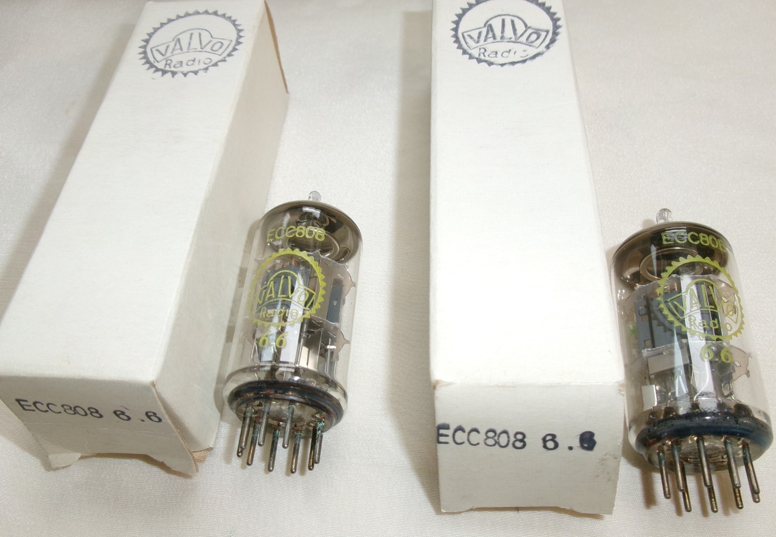 Lampe ECC808 Valvo Telefunken pour restaurer un ampli vintage